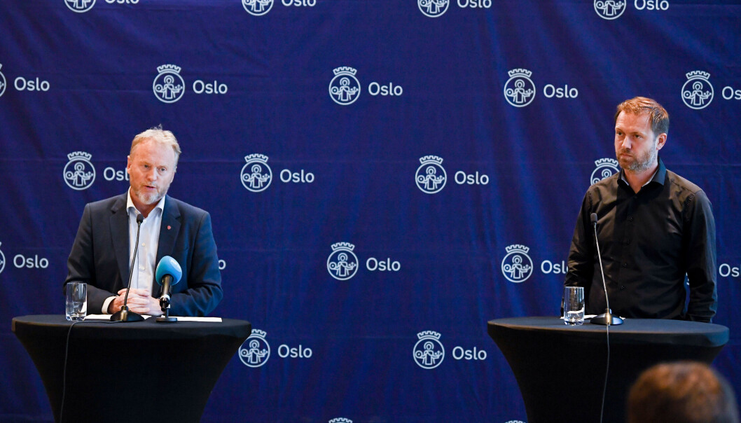 Byrådsleder Raymond Johansen (Ap) sammen med Arbeiderpartiets gruppeleder i bystyret, Andreas Halse, på pressekonferansen om Fornebubanen. Byrådsleder Raymond Johansen (Ap) sammen med Arbeiderpartiets gruppeleder i bystyret, Andreas Halse, på pressekonferansen om Fornebubanen.