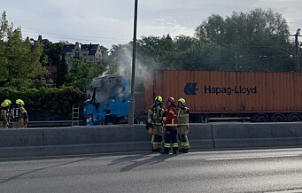 Brann i lastebil fylt med plast på E18 ved Frognerstranda
