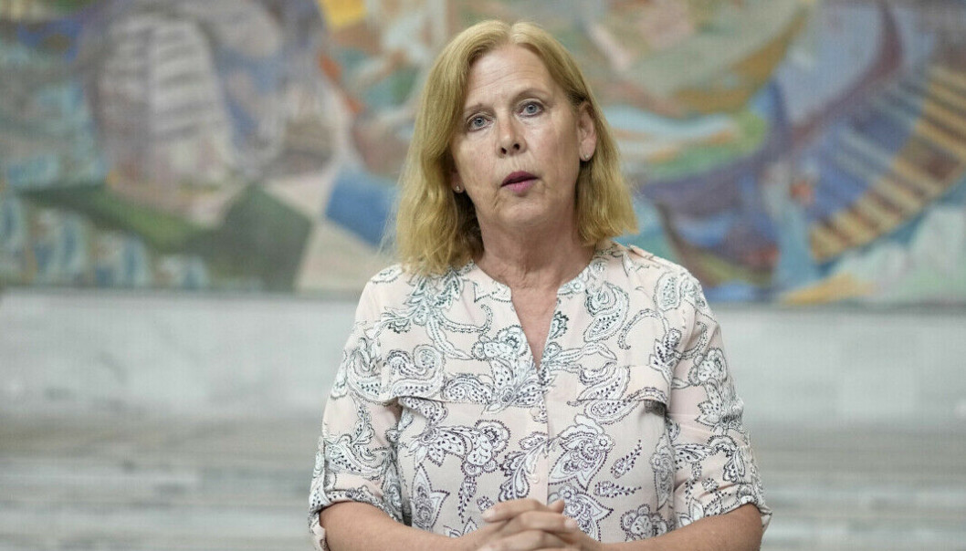 — Vi mener at det er mye mer fornuftig å sette i stand gatene og fortauene, enn å bruke masse penger på sykkelveier få bruker, sier Camilla Wilhelmsen i FrP. — Vi mener at det er mye mer fornuftig å sette i stand gatene og fortauene, enn å bruke masse penger på sykkelveier få bruker, sier Camilla Wilhelmsen i FrP.
