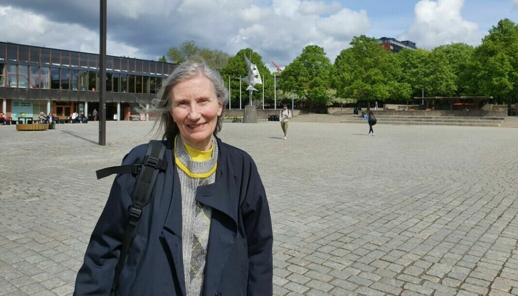 Liv Ohnstad (74) på Blindern, hvor hun tok en bachelor i nordiske studier for et par år siden. – Dette universitetet er fantastisk og jeg føler meg hjemme her.