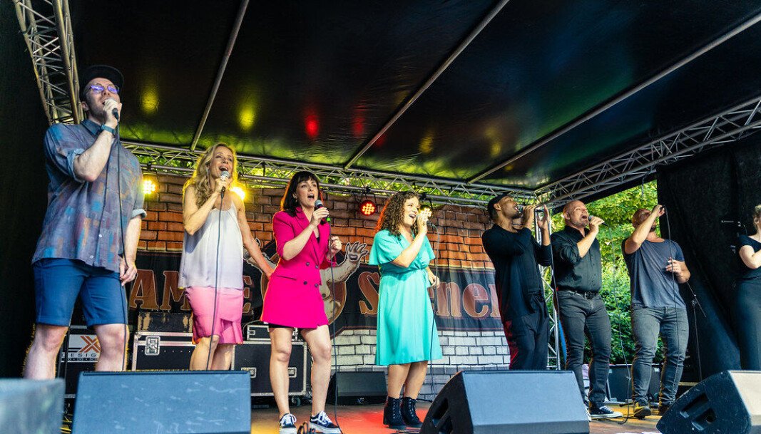 Broadway Backwards på Bamsescenen i 2021. — Dette er et kjempeflott show der man bytter på kjønnsrollene i kjente og kjære musikaler, forteller Inger Kristin Haugsevje i Oslo Pride. Broadway Backwards på Bamsescenen i 2021. — Dette er et kjempeflott show der man bytter på kjønnsrollene i kjente og kjære musikaler, forteller Inger Kristin Haugsevje i Oslo Pride.