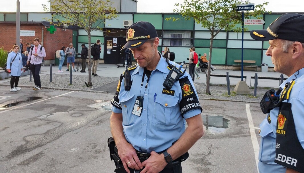 Etter skyteulykken satte politiet i gang en storstilt operasjon med en rekke patruljer og helikoptre, for å finne en eller flere gjerningsmenn. Etter skyteulykken satte politiet i gang en storstilt operasjon med en rekke patruljer og helikoptre, for å finne en eller flere gjerningsmenn.