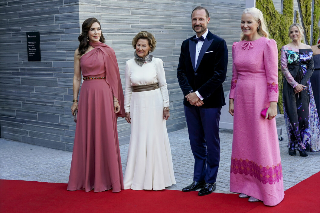 Kronprinsesse Mary av Danmark, dronning Sonja, kronprins Haakon og kronprinsesse Mette-Marit deltar på offisiell middag i forbindelse med åpning av Nasjonalmuseet.