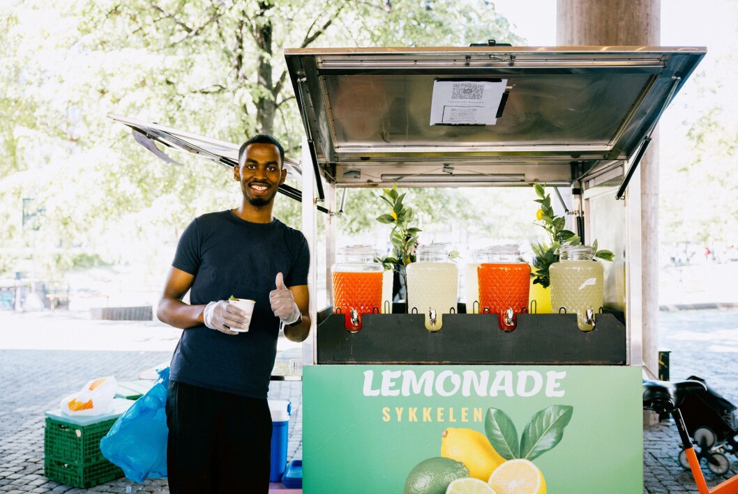Byens ferskeste lemonade finner du på en lemonadesykkel nær deg. Byens ferskeste lemonade finner du på en lemonadesykkel nær deg.