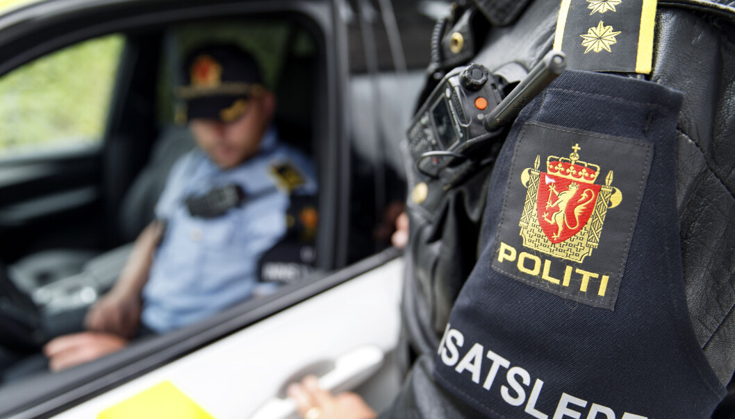 — Mannen forklarer at han ble rispet og kuttet i ansiktet med en form for bestikk, sier operasjonsleder Line Skott i Oslo politidistrikt — Mannen forklarer at han ble rispet og kuttet i ansiktet med en form for bestikk, sier operasjonsleder Line Skott i Oslo politidistrikt