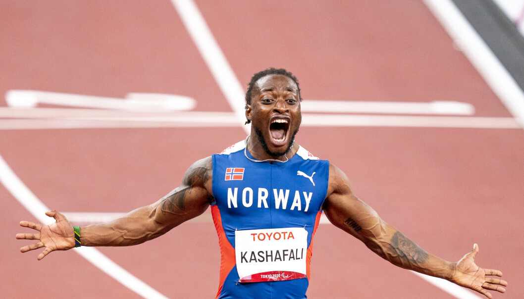 Salum Kashafali (27) løp inn til gull og satte verdensrekord på 100 meter i Paralympics i fjor. Salum Kashafali (27) løp inn til gull og satte verdensrekord på 100 meter i Paralympics i fjor.
