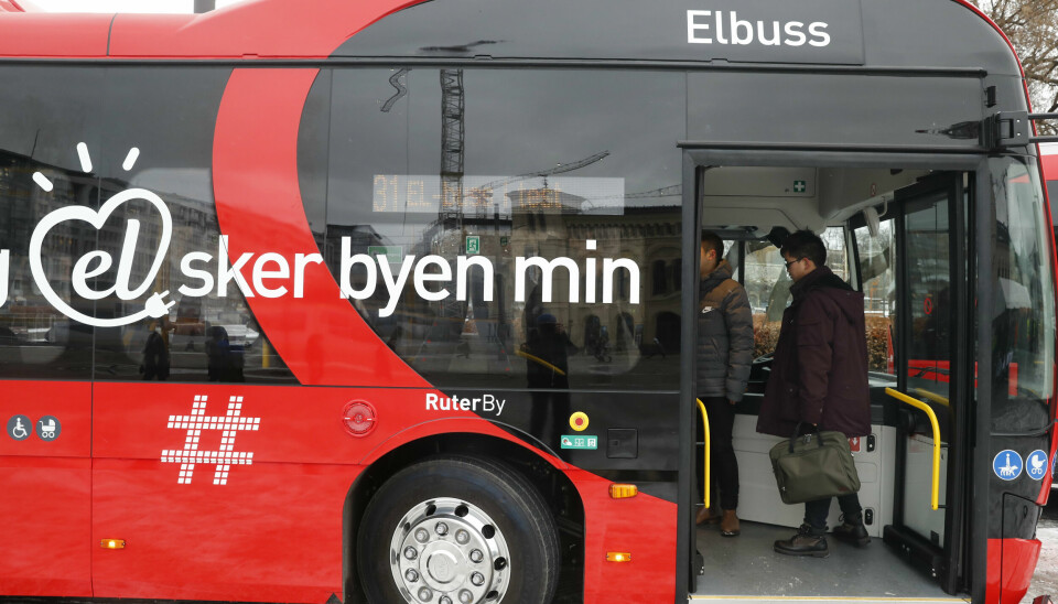 Oslo har ambisiøse klimamål og Ruter krever at busselskapene går over til nullutslippsbusser. verdens største produsent av elbusser er Kina, og det har skapt krøll i anbudsporosesser i Oslo tidligere.