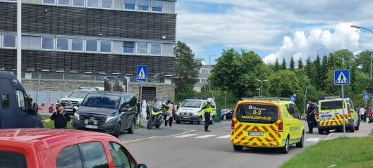 Politiet rykket ut til Hellerud videregående etter pistol-melding. – To ungdommer pågrepet