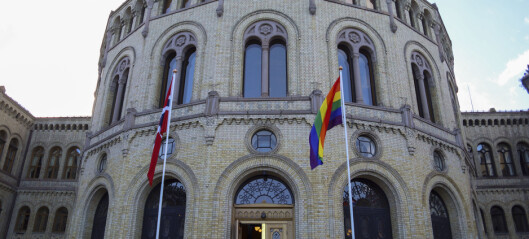 Stortinget heiste regnbueflagget: – Stor symbolsk verdi