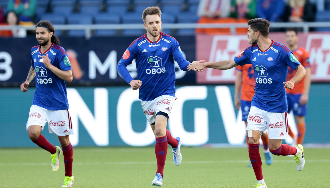 Ivan Näsberg etter utlikningen til 2-2. Til tross for Vålerenga-sjanser avslutningsvis, ble det poengdeling på Color Line Stadion i Ålesund. Ivan Näsberg etter utlikningen til 2-2. Til tross for Vålerenga-sjanser avslutningsvis, ble det poengdeling på Color Line Stadion i Ålesund.