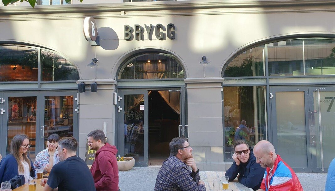 Uteservering er noe de fleste i Oslo streber etter i sommervarmen. På Brygg får du også litt skygge utover dagen. Uteservering er noe de fleste i Oslo streber etter i sommervarmen. På Brygg får du også litt skygge utover dagen.