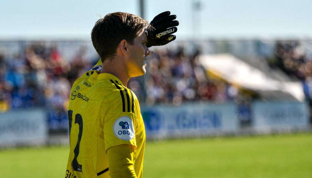 Uten cap mot sola, Skeids keeper Anders Gundersen, synes den capen er mest i veien. Uten cap mot sola, Skeids keeper Anders Gundersen, synes den capen er mest i veien.