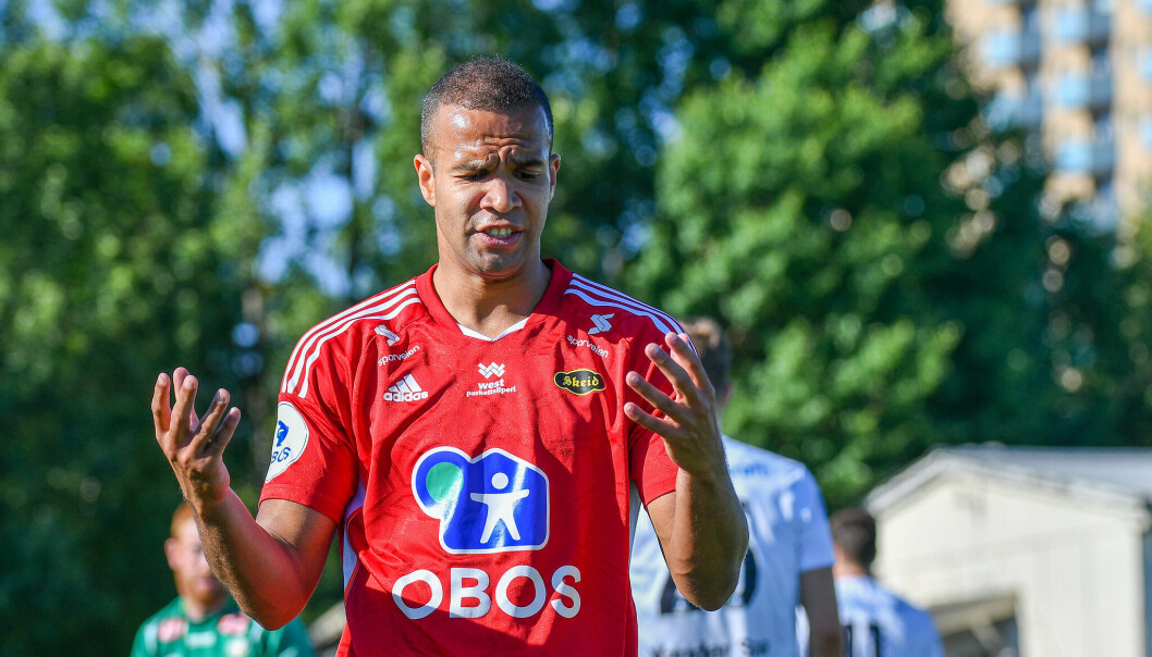 Det ble bom på bom for Johnny Buduson og Skeid. Det ble bom på bom for Johnny Buduson og Skeid.