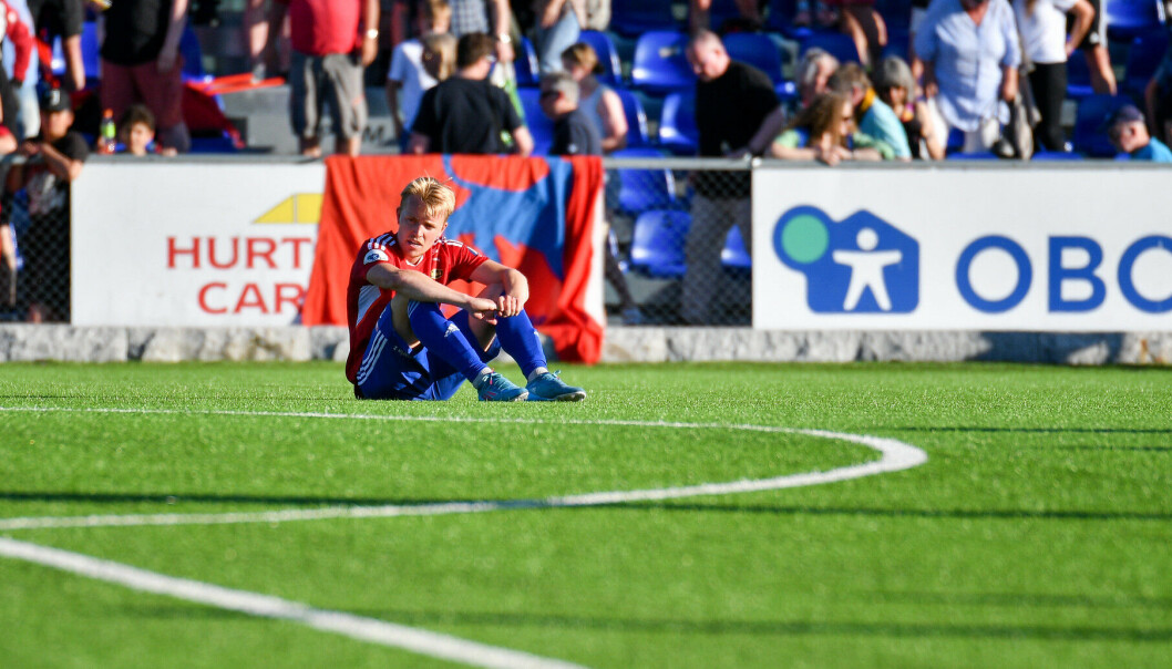 Morten Renå Olsen måtte ned på rumpa for å filosofere etter kampslutt. Neste kamp er mot Raufoss, og den skal vinnes, sier han. Morten Renå Olsen måtte ned på rumpa for å filosofere etter kampslutt. Neste kamp er mot Raufoss, og den skal vinnes, sier han.