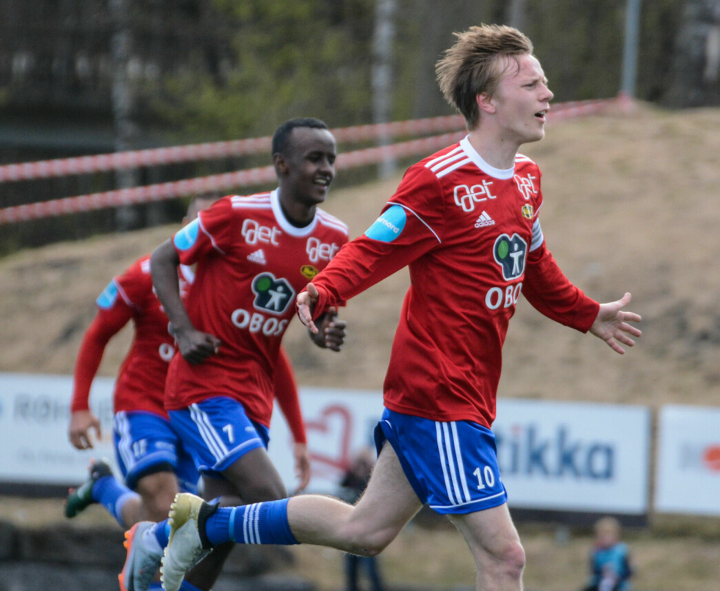 Jens Braathen Rongved og Hassan Yosuf feirer en Skeid-scoring mot Asker i 2018.