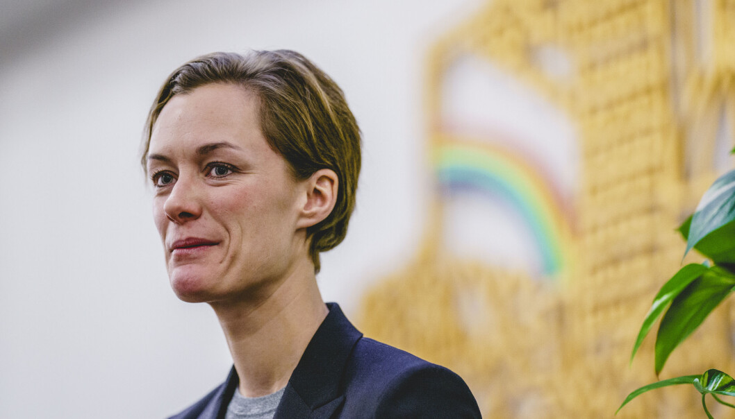 – Vi har ukrainere som skal gå sammen med oss i paraden. Det er veldig sterkt og gir perspektiv på den friheten vi kjenner her hjemme, sier kulturminister Anette Trettebergstuen (Ap). – Vi har ukrainere som skal gå sammen med oss i paraden. Det er veldig sterkt og gir perspektiv på den friheten vi kjenner her hjemme, sier kulturminister Anette Trettebergstuen (Ap).