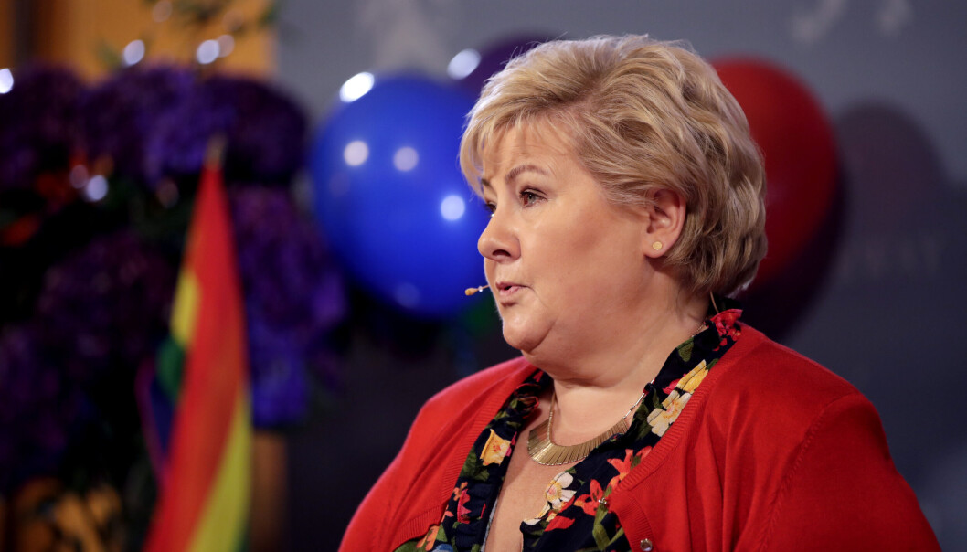 — Skuddene utenfor London pub i Oslo er et angrep på kjærligheten, skriver Høyre-leder Erna Solberg i en uttalelse lørdag morgen etter masseskytingen ved London pub i sentrum. Bildet er fra presentasjonen av forrige regjerings handlingsplan mot diskriminering på bakgrunn av seksuell orientering i 2021. — Skuddene utenfor London pub i Oslo er et angrep på kjærligheten, skriver Høyre-leder Erna Solberg i en uttalelse lørdag morgen etter masseskytingen ved London pub i sentrum. Bildet er fra presentasjonen av forrige regjerings handlingsplan mot diskriminering på bakgrunn av seksuell orientering i 2021.