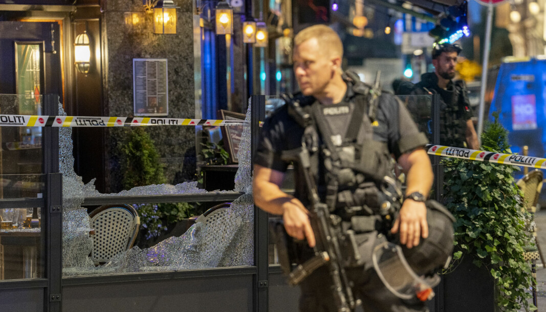 — Oslo politidistrikt har satt stab i forbindelse med skytingen ved London pub natt til lørdag, og etterforsker hendelsen som terror.