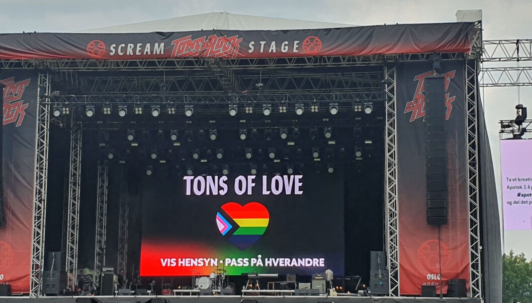 Tons of Rock markerte tragedien natt til lørdag på mange ulike måter. Dette var en av dem. Tons of Rock markerte tragedien natt til lørdag på mange ulike måter. Dette var en av dem.