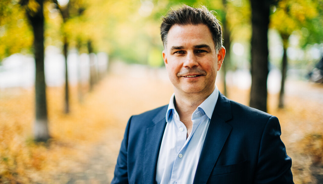 — Det ikke tvil om at man får mer bolig for pengene øst i byen, likevel er det få fra vest som sier det er aktuelt å flytte dit, sier Karsten Onsrud. — Det ikke tvil om at man får mer bolig for pengene øst i byen, likevel er det få fra vest som sier det er aktuelt å flytte dit, sier Karsten Onsrud.