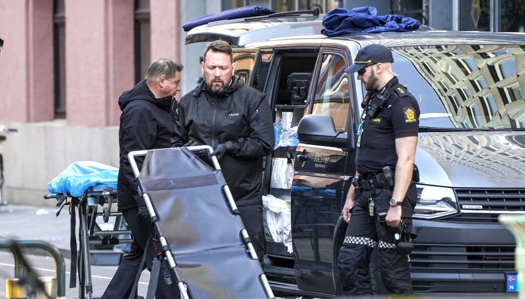 Politiet er fortsatt tidlig i etterforskningen etter fredagnattas angrep på London pub. Her er kriminalteknikkere i aksjon. Politiet er fortsatt tidlig i etterforskningen etter fredagnattas angrep på London pub. Her er kriminalteknikkere i aksjon.