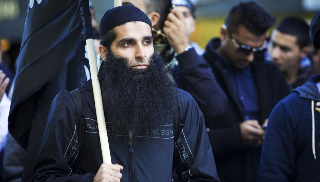 Arfan Bhatti er blant de radikale muslimene som fredag demonstrerte utenfor den amerikanske ambassaden i protest mot videoen Arfan Bhatti er blant de radikale muslimene som fredag demonstrerte utenfor den amerikanske ambassaden i protest mot videoen
