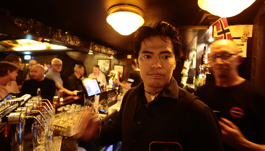 Hektisk for personalet på London pub bare dager etter masseskytingen: — Jeg føler meg trygg, sier bartender Andreas. Han var også på jobb under terrorangrepet. Hektisk for personalet på London pub bare dager etter masseskytingen: — Jeg føler meg trygg, sier bartender Andreas. Han var også på jobb under terrorangrepet.