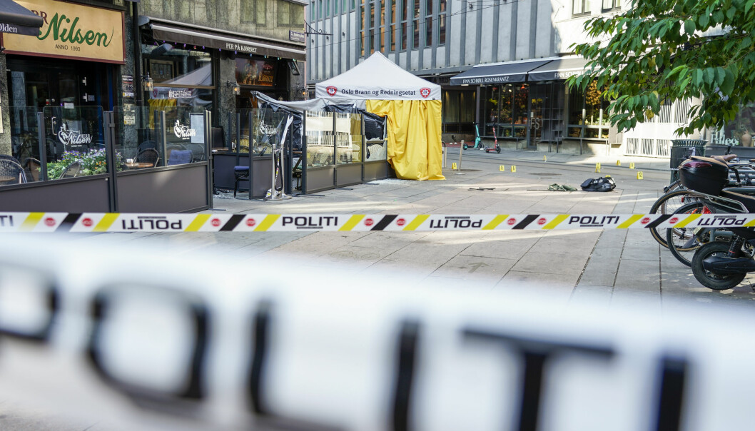 Slik så det ut etter Zaniar Matapour natt til lørdag 25. juni avfyrte flere skudd utsiden av London pub og utestedet Per på hjørnet i sentrum av Oslo. Foto: Terje Pedersen / NTB