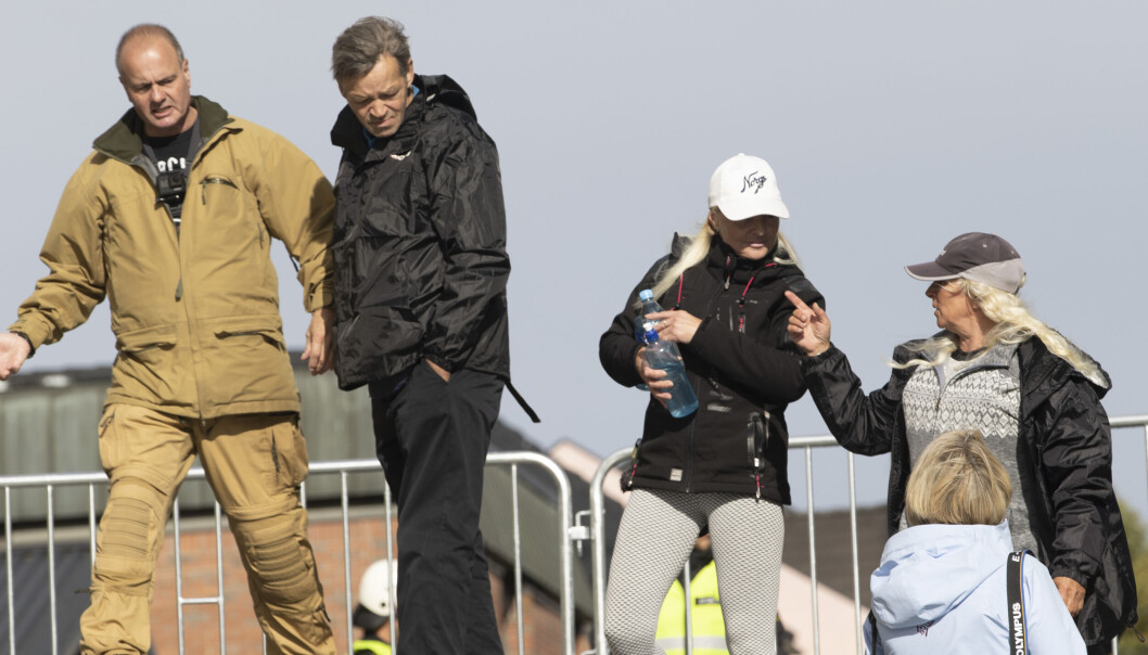 Sian-leder Lars Thorsen (t.v.) og noen av hans nærmeste meningsfeller, blant andre Fanny Bråten (med hvit caps) under en marekring i 2020. .Foto: Geir Olsen / NTB Sian-leder Lars Thorsen (t.v.) og noen av hans nærmeste meningsfeller, blant andre Fanny Bråten (med hvit caps) under en marekring i 2020. .Foto: Geir Olsen / NTB