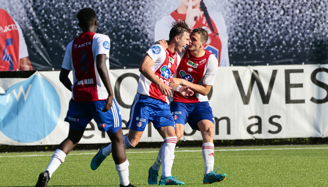 KFUM Oslo kan juble etter tre poeng hjemme mot Sogndal. Bortelaget lå under 3-0 og klarte å redusere til 3-2, men KFUM halte til slutt seieren i land.