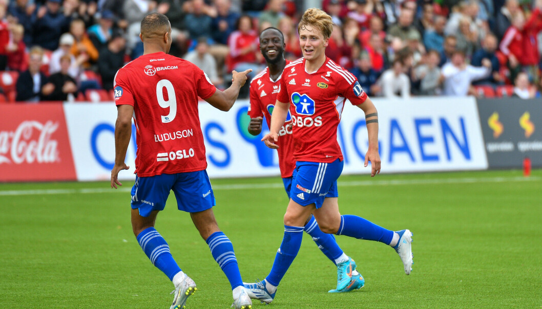 Han har vært ute av førsteelleveren i noen kamper, men i dag fikk Ulrich Østigård Ness sjansen fra start, til spill mot Grorud og broren Fabian. Her Gratuleres Ulrich etter 1-0 målet av Johnny Buduson og Sulayman Bojang Han har vært ute av førsteelleveren i noen kamper, men i dag fikk Ulrich Østigård Ness sjansen fra start, til spill mot Grorud og broren Fabian. Her Gratuleres Ulrich etter 1-0 målet av Johnny Buduson og Sulayman Bojang