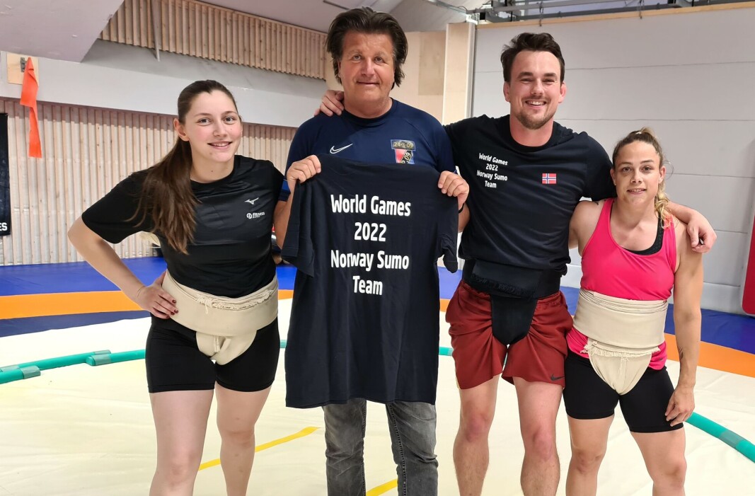 Sportsklubben 09-bryterne Pernille Rojahn Oddlien (t.v) og Sofie Puffo Jørgensen gleder seg til å delta i World Games. Her sammen med landslagstrener Tom Sandstad og Ski-bryteren Kim Erik Svensson. Sportsklubben 09-bryterne Pernille Rojahn Oddlien (t.v) og Sofie Puffo Jørgensen gleder seg til å delta i World Games. Her sammen med landslagstrener Tom Sandstad og Ski-bryteren Kim Erik Svensson.