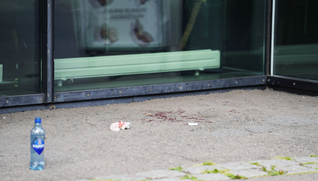— En person gikk fra stedet og hadde noe som var en skarp gjenstand. Vi fikk kontroll på den mistenkte raskt uten dramatikk, opplyser operasjonsleder i oslopolitiet, Line Skott. Foto: Javad M. Parsa / NTB — En person gikk fra stedet og hadde noe som var en skarp gjenstand. Vi fikk kontroll på den mistenkte raskt uten dramatikk, opplyser operasjonsleder i oslopolitiet, Line Skott. Foto: Javad M. Parsa / NTB