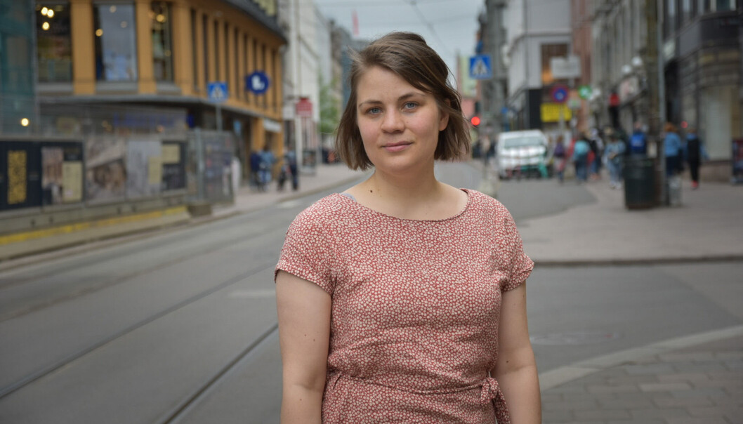 I fjor sommer viste en undersøkelse utført av Ipsos på vegne av Av-og-til at hvert tiende Oslo-barn ønsket at foreldrene drakk mindre. Generalsekretær i alkovettorganisasjonen Av-og-til, Ragnhild Kaski, tror mange bagatelliserer egen alkoholbruk. I fjor sommer viste en undersøkelse utført av Ipsos på vegne av Av-og-til at hvert tiende Oslo-barn ønsket at foreldrene drakk mindre. Generalsekretær i alkovettorganisasjonen Av-og-til, Ragnhild Kaski, tror mange bagatelliserer egen alkoholbruk.