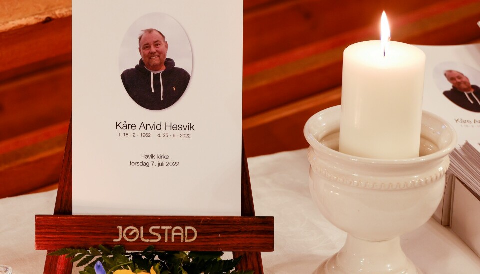 Bisettelse for Kåre Arvid Hesvik fra Høvik kirke. Hesvik var en av de to som ble drept i masseskytingen mot Per på hjørnet og London pub.
