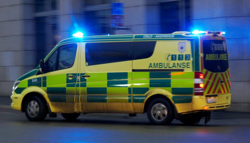 Oslo 20170127.Ambulanse med sirener og blålys under uttrykning i Oslo fredag.