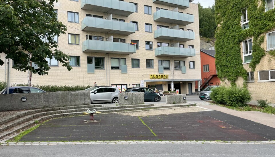 På hjørnet av Konows gate og Ekebergveien eier Oslo kommune denne 'lekeplassen'. Artikkelforfatteren mener den må rustes kraftig opp.