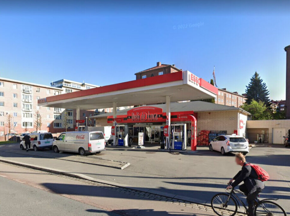 Denne bensinstasjonen ved Helgesens gate og Trondheimsveien på Sofienberg er snart historie.