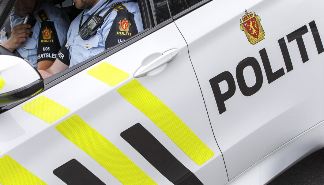 En passasjer i bussen er lettere skadd, men bussen har fått store materielle skader. En passasjer i bussen er lettere skadd, men bussen har fått store materielle skader.