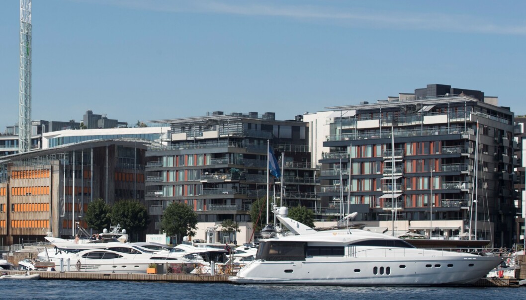 Tallene viser at den politisk vedtatte Fjordbyen er blitt bosted for de rike og velstående i Oslo. Og da sikter rapporten ikke til boligprisene, men til inntekts- og formuenivået. Tallene viser at den politisk vedtatte Fjordbyen er blitt bosted for de rike og velstående i Oslo. Og da sikter rapporten ikke til boligprisene, men til inntekts- og formuenivået.