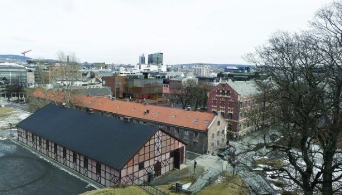 Sikt fra Skarpe Nord på Akershus festning mot Myntgata med nybygg. Sikt fra Skarpe Nord på Akershus festning mot Myntgata med nybygg.