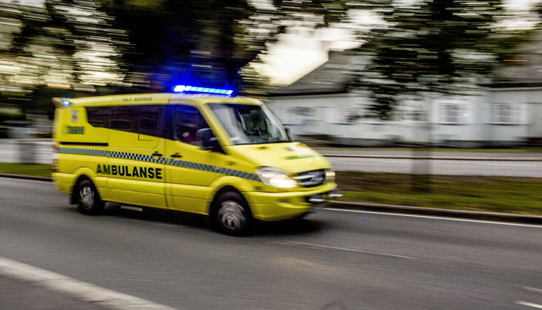 En person er sendt til sykehus etter å ha blitt funnet i en røykfylt leilighet i Wilhelms gate på Bislett. Skadeomfanget er ukjent. En person er sendt til sykehus etter å ha blitt funnet i en røykfylt leilighet i Wilhelms gate på Bislett. Skadeomfanget er ukjent.