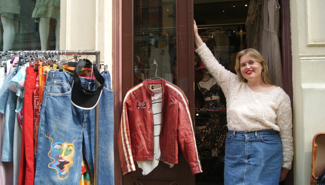 Sophia Josefin Johansson (33) er daglig leder i Floke og vintagebutikken Prisløs. Mye av de samme klærne du finner på Prisløs kan man også finne på søndagens marked.