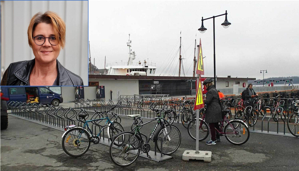 Malin Lindström reagerer på hvorfor Oslo Havn har valgt å fjerne disse sykkelstativene som ble opprettet i 2015 på Aker Brygge. Oslo Havn forteller at sykkelparkeringen skal flyttes, men Lindström synes ikke argumentasjonen deres holder vann.