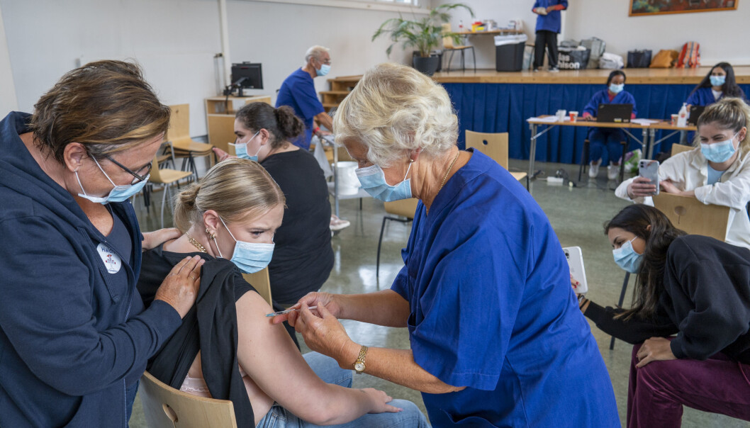 Koronavaksinen beskytter mot alvorlig sykdom ved omikronsmitte, selv når vaksineantistoffene ikke lenger er effektive, ifølge en ny studie. Koronavaksinen beskytter mot alvorlig sykdom ved omikronsmitte, selv når vaksineantistoffene ikke lenger er effektive, ifølge en ny studie.