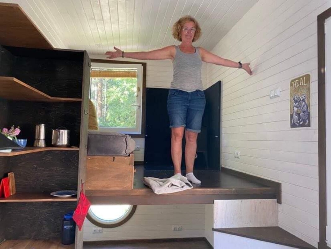Mikrohus er vanligvis ikke større enn 30 kvadratmeter, og kan minne litt om en campingvogn. Mikrohuset til Veiteberg er på 20 kvadratmeter og står på tomten til Romsås kirke. Mikrohus er vanligvis ikke større enn 30 kvadratmeter, og kan minne litt om en campingvogn. Mikrohuset til Veiteberg er på 20 kvadratmeter og står på tomten til Romsås kirke.