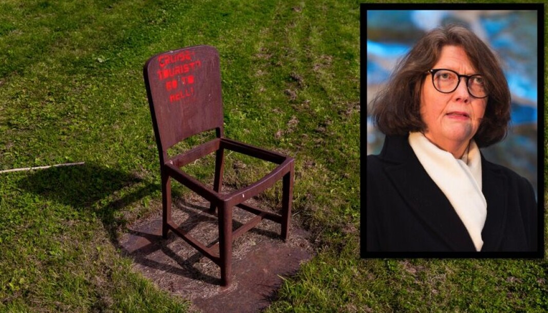 Minnesmerket «Sted for erindring» er blitt utsatt for hærverk. — Det er rystende at noen er så lite følsomme, sier Guri Hjeltnes, direktør ved Holocaustsenteret. Minnesmerket «Sted for erindring» er blitt utsatt for hærverk. — Det er rystende at noen er så lite følsomme, sier Guri Hjeltnes, direktør ved Holocaustsenteret.