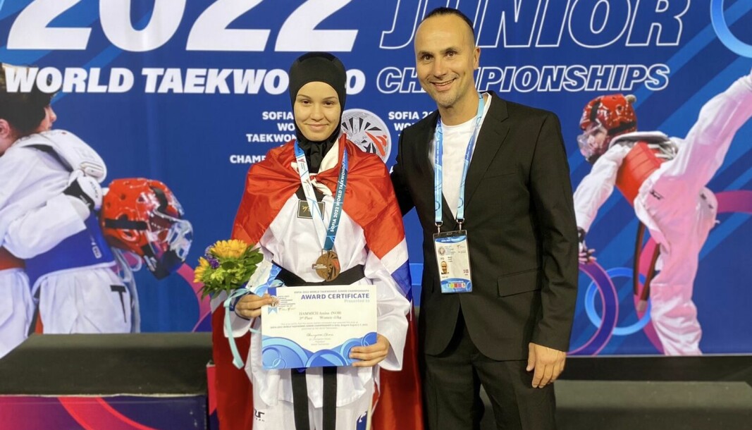 Amina Hammich og trener Mikael Oguz, begge tilknyttet Grorud Taekwondo Klubb.