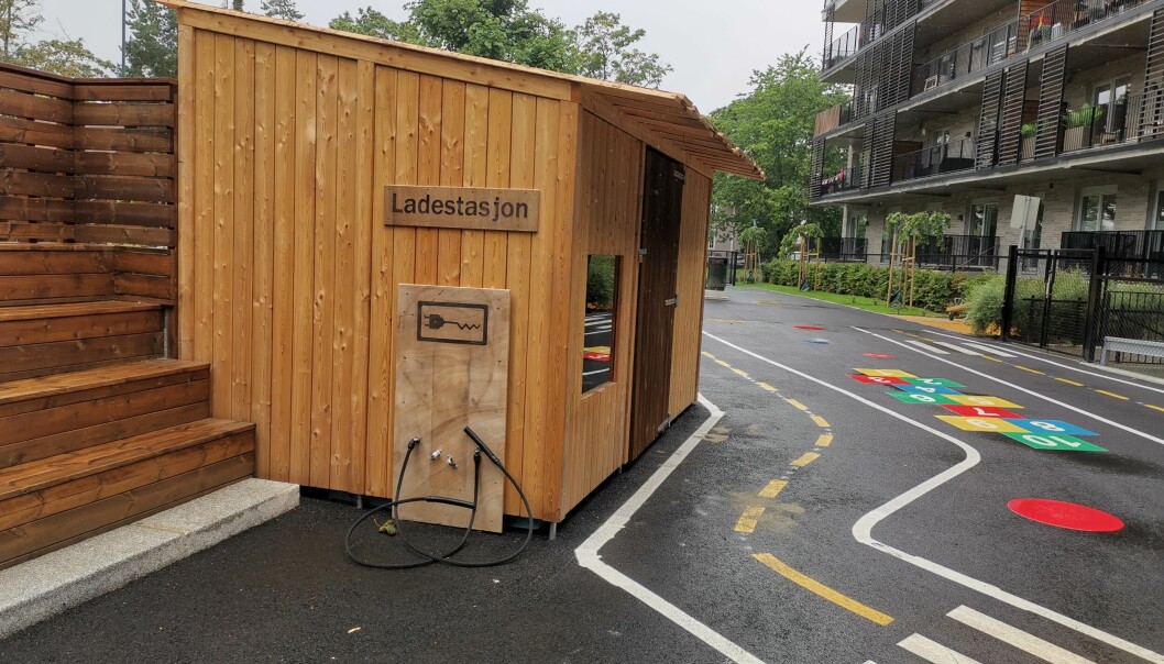 Lekeplassen til Breidablikk barnehage inneholder blant annet en sykkelbane og en «miljøvennlig elektrisk ladestasjon».