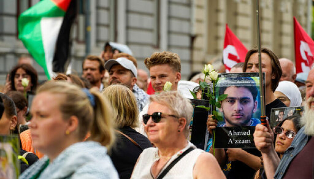 Parkveien bak slottet er stengt for trafikk i begge retninger pga. demonstrasjonen. Parkveien bak slottet er stengt for trafikk i begge retninger pga. demonstrasjonen.